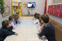 Ермаковских школьников встречает Курочка Ряба