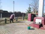 Субботник у обелиска в селе Михайлвское