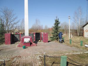 Субботник у обелиска в селе Михайлвское