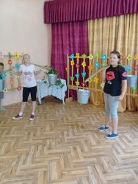 Развлекательные игры «Вместе весело играть»