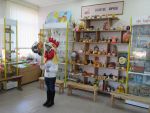 Курочка Ряба любит встречать гостей