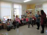 Курочка Ряба любит встречать гостей